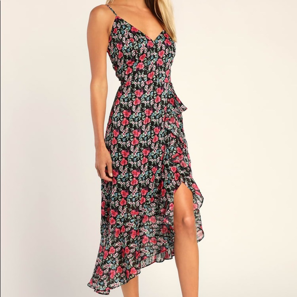 Lulu’s “Daydream Darling Black Floral Print Ruffled Midi Dress” Size Small